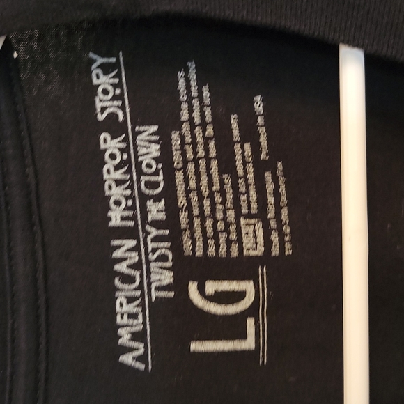 Black graphic t shirt 👕 - Picture 2 of 3